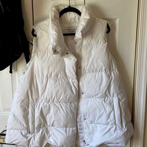 Athleta white puffer vest